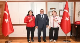 Şampiyon sporculara Başkan Genç’ten övgü