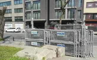 1 Mayıs öncesi Taksim’e bariyerler getirildi
