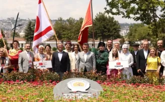 12 ülkeden dansçılar Samsun’da Başkan Doğan’ı ziyaret etti