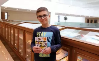 12 yaşında tiyatro oyunu yazdı
