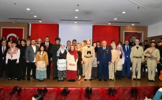 18 Mart’ta kahramanlar unutulmadı: Çiğli’de anma töreni