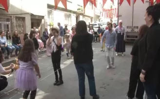 23 Nisan’da yüzlerce çocuk eski oyunlarla eğlendi
