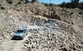 27 yıldır kavurucu sıcakta balyoz sallayıp taşa şekil veriyor
