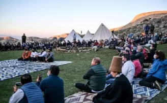 3 bin metre yükseklikte kadınlar için buluştular
