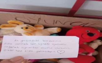 4 yaşındaki çocuktan duygulandıran not; “Bizler hep sizin yanınızdayız“
