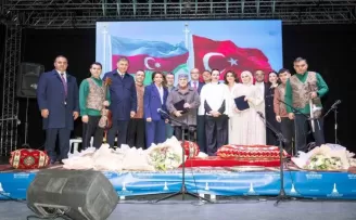 40 yıllık kardeşlik İzmir’de şarkılarla kutlandı