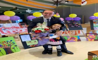 6 yaşında ilk resim sergisini açtı
