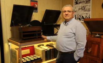 60 ülke gezerek tarihin izlerini taşıyan koleksiyonunu oluşturdu
