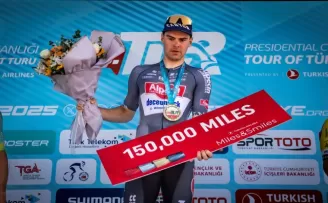 60. turda ilk etabı Simon Dehairs kazandı