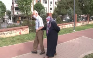 65 yaş üstü vatandaşlar sokağa çıkma kısıtlamasının başlamasıyla evlerine döndü
