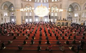 74 gün aradan sonra Ankara’da ilk cuma namazı kılındı
