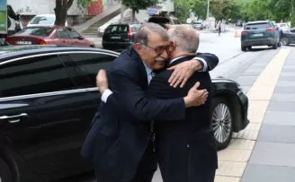 Abdülkadir Aksu’dan İhlas Medya Ankara Grubu Temsilcisi Kahraman’a ziyaret

