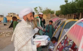 Afganistan’da çadırlarda kalan ailelere iftar ikramı

