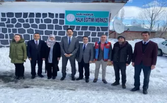 Ağrılı çocuklar depremden etkilenen kardeşleri için  oyuncak üretiyor
