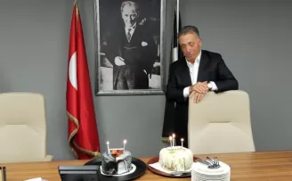 Ahmet Nur Çebi’nin doğum günü kutandı
