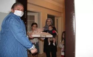 Akçaabat belediyesinden yeni doğan bebeklere “Hoş geldin“ hediyesi
