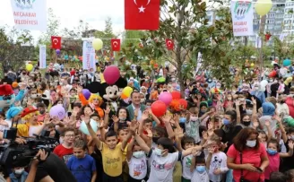 Akçaabat Millet Bahçesinde çocuk şenliği