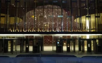 AKM’nin ışıkları yakıldı, son rötuşlar yapıldı
