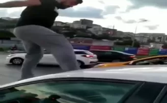 Alibeyköy’de trafikte kadına dehşeti yaşattı
