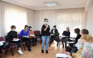 Altındağlı kadınlar İngilizce öğreniyor
