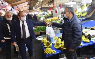 Ankara Büyükşehir Belediyesi, Ulus halinde maske, eldiven ve dezenfektan dağıttı
