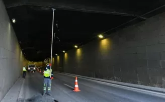 Ankara Büyükşehir ekiplerinin buz sarkıtlarıyla mücadelesi
