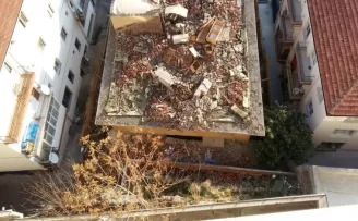 Ankara’da çökme tehlikesi bulunan binada korkutan görüntüler
