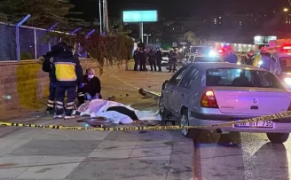 Ankara’da direksiyon hakimiyetini kaybeden sürücü refüje çarptı: 1 ölü
