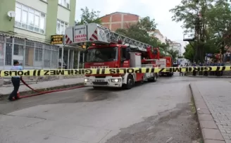 Ankara’da korkutan yangın: Mahsur kalan anne ve çocuklarını itfaiye kurtardı
