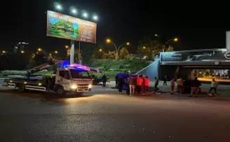 Ankara’da servis ile otomobil çarpıştı: 3 yaralı
