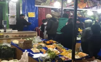 Ankara’da sokağa çıkma yasağını duyan vatandaşlar marketlere akın etti
