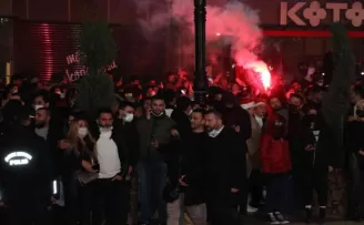 Ankara’da vatandaşlar yılbaşını Kızılay’da kutladı
