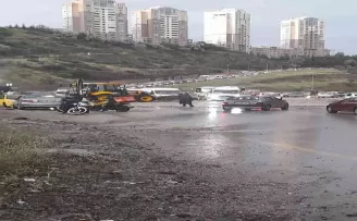 Ankara’da yağış sonrası oluşan göletler sürücülere zor anlar yaşattı
