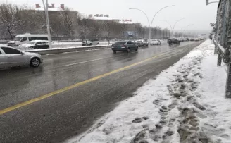 Ankara’da yoğun kar yağışı hayatı olumsuz etkiledi
