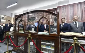 Ankara Eczacılık Tarihi Sergievi ziyaretçilerini ağırlamaya başladı