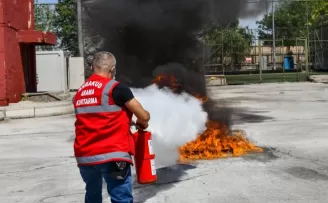 Ankara İtfaiyesi’nden gönüllü motosikletlilere yangın eğitimi
