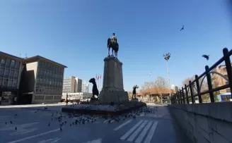 Ankara Ulus Meydanı’nda öksüz kalan güvercinler unutulmadı
