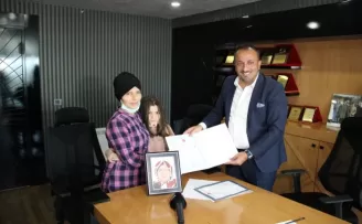 Annesini koronavirüsten kaybeden iş adamı aşı kampanyası başlattı
