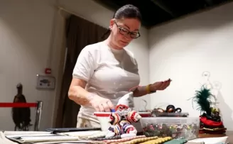 Antalya’da atık kumaşlar kadınların emeğiyle yılbaşı neşesine dönüştü