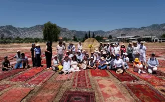 Antalya’da özel gereksinimli çocuklardam kilim tarlalarına ziyaret