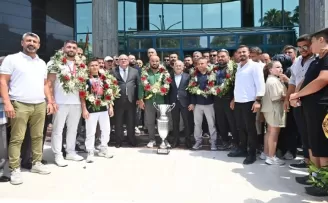 Antalya Kumluca’nın gururları törenle karşılandı