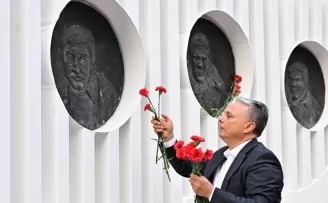 Antalya Muratpaşa’da ’üç fidan’a anma