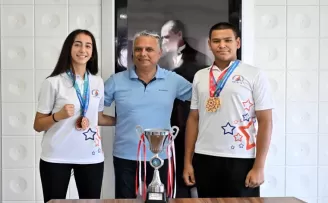 Antalya Muratpaşa’nın altın yumrukları