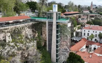 Antalya Yat Limanındaki asansörde bakım onarım!
