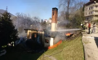 Araklı’da çıkan yangında ev kullanılmaz hale geldi
