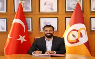 Arda Turan 1 yıl daha Galatasaray’da
