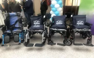 Arnavutköy Belediyesi, yaklaşık yüz engelli vatandaşa medikal malzeme dağıttı
