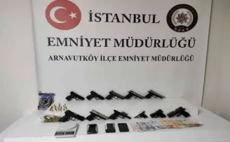 Arnavutköy’de silah ve uyuşturucu tacirlerine operasyon: 7 gözaltı
