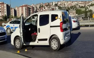 Arnavutköy’de trafikteki bir araca kurşun yağdırdılar
