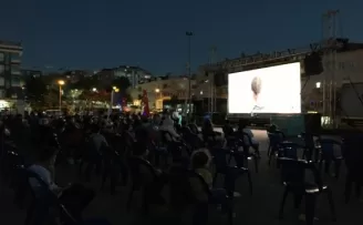 Arnavutköylü miniklere açık havada sinema keyfi
